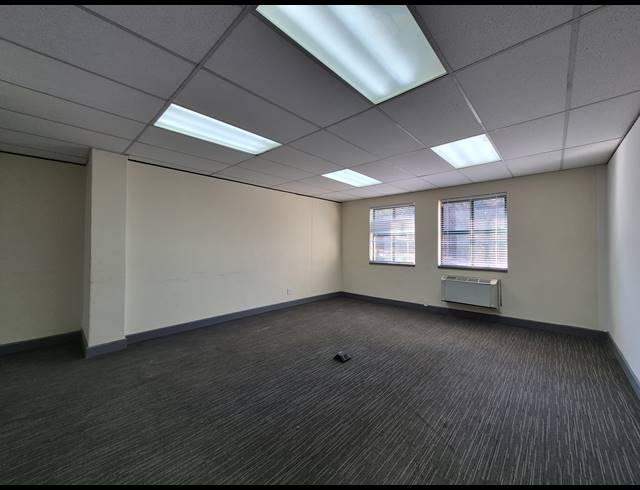 175M² OFFICE TO LET IN DUNKELD WEST